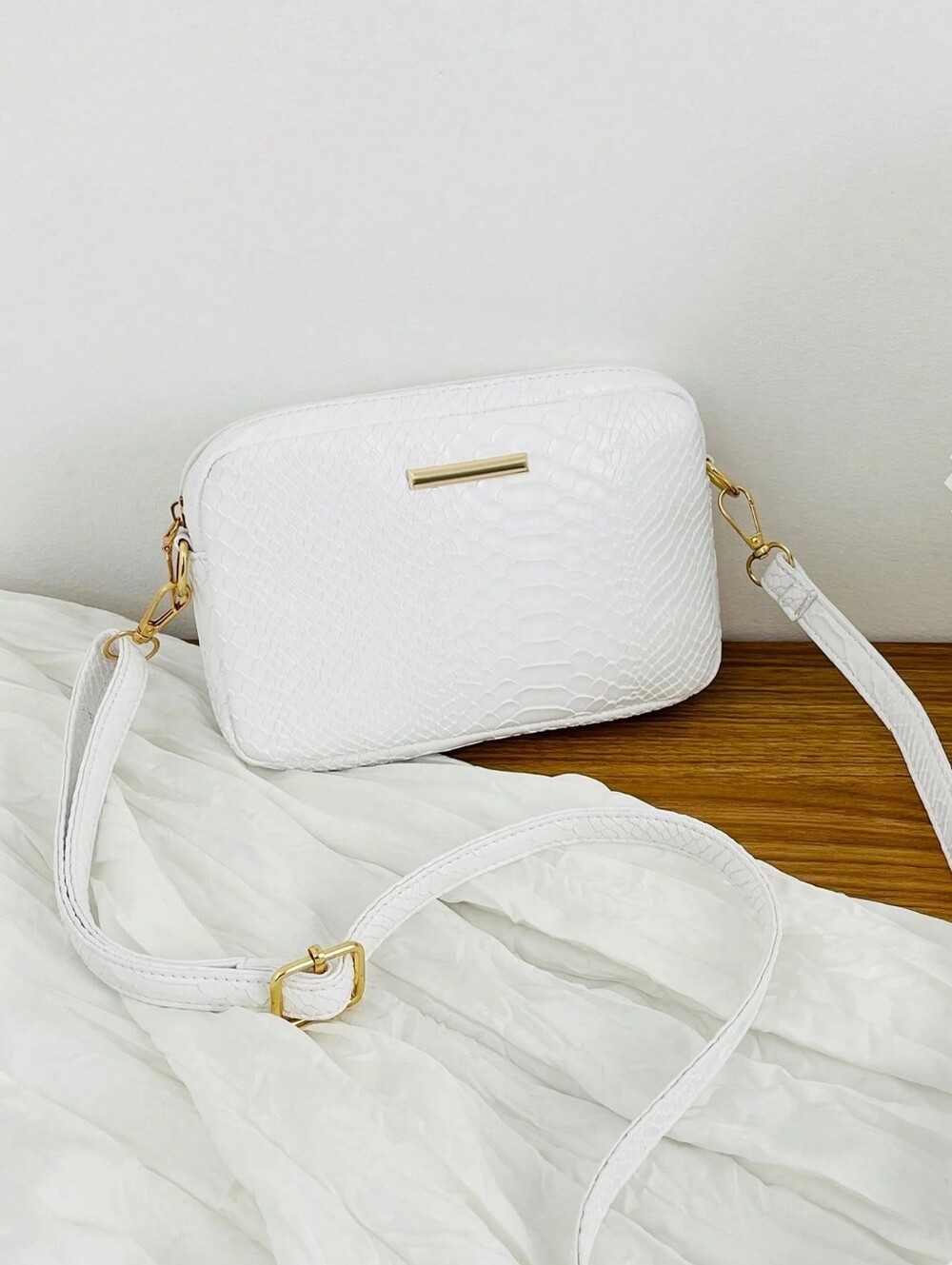Bundle 2 PC White Lace Halter And Shorts Set With Croc Embossed Crossbody Bag XL - Picture 2 of 2